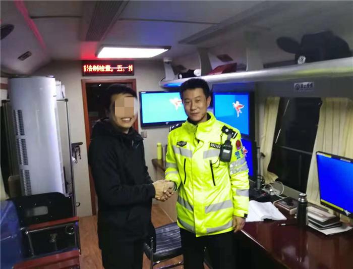 最新越野房车，自然探索的旅行利器，寻求内心平和与宁静的旅程