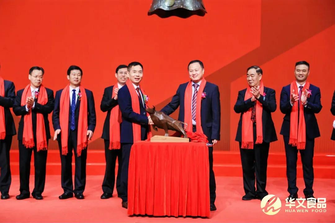 邓论最新照片及其背后的温馨日常故事曝光