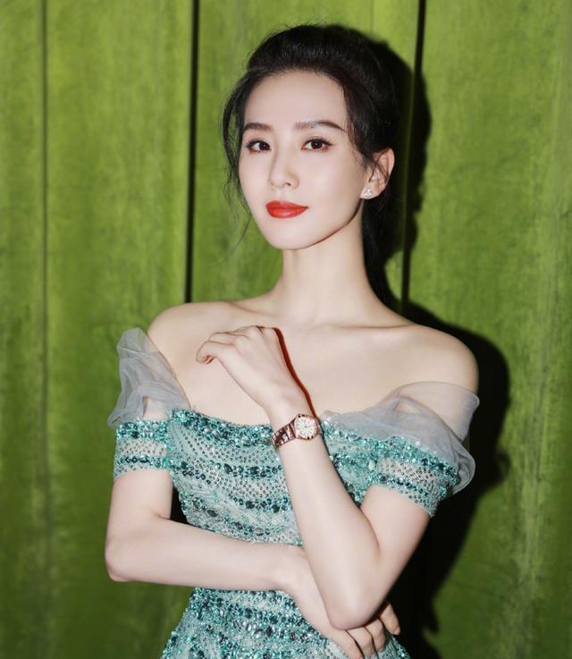 刘诗诗最新写真与小巷深处的特色小店背后的故事