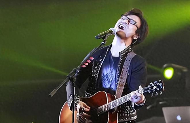 汪峰最新歌曲揭秘，小巷深处的音乐宝藏与隐藏的特色小店
